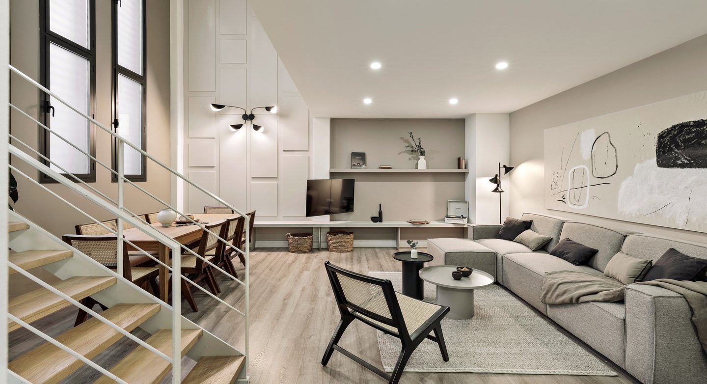 Contemporary living room with a minimalist design, subtle lighting, neutral colors in Barcelona
