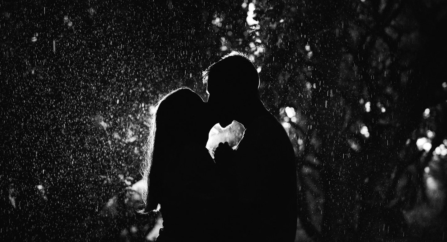 Séance photo de couple artistique par romain DANIEL en Vendée, à talmont saint hilaire