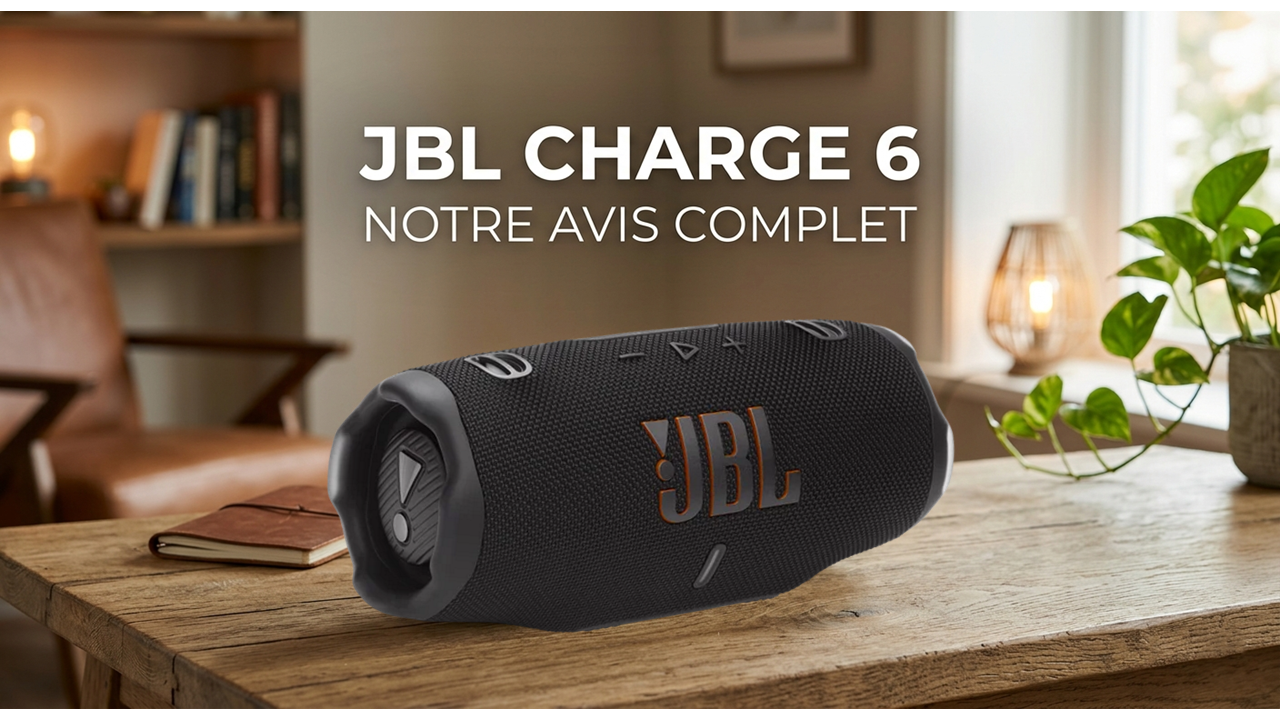Enceinte JBL Charge 6 noir sur une table en bois avec l'inscription Notre Avis Complet
