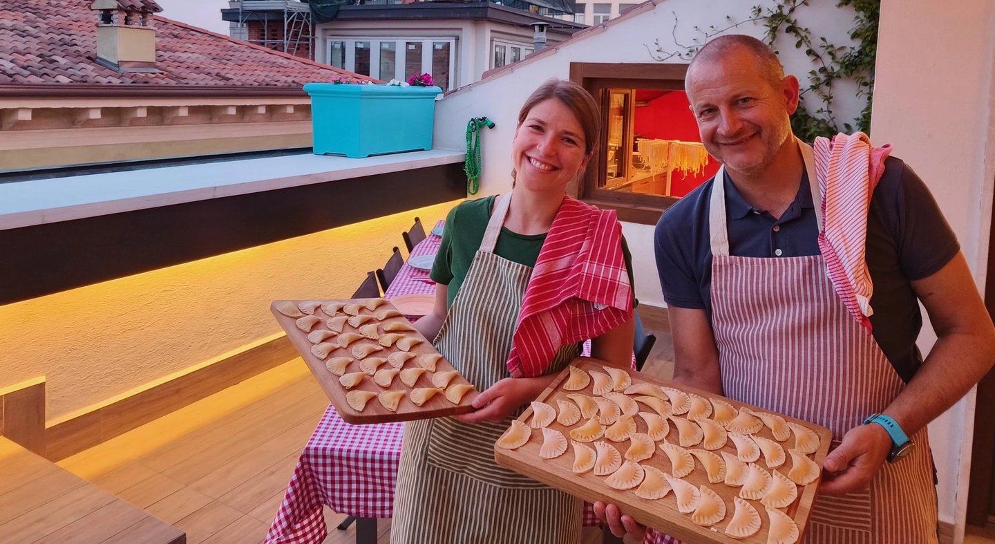Hosts in cooking classes Verona