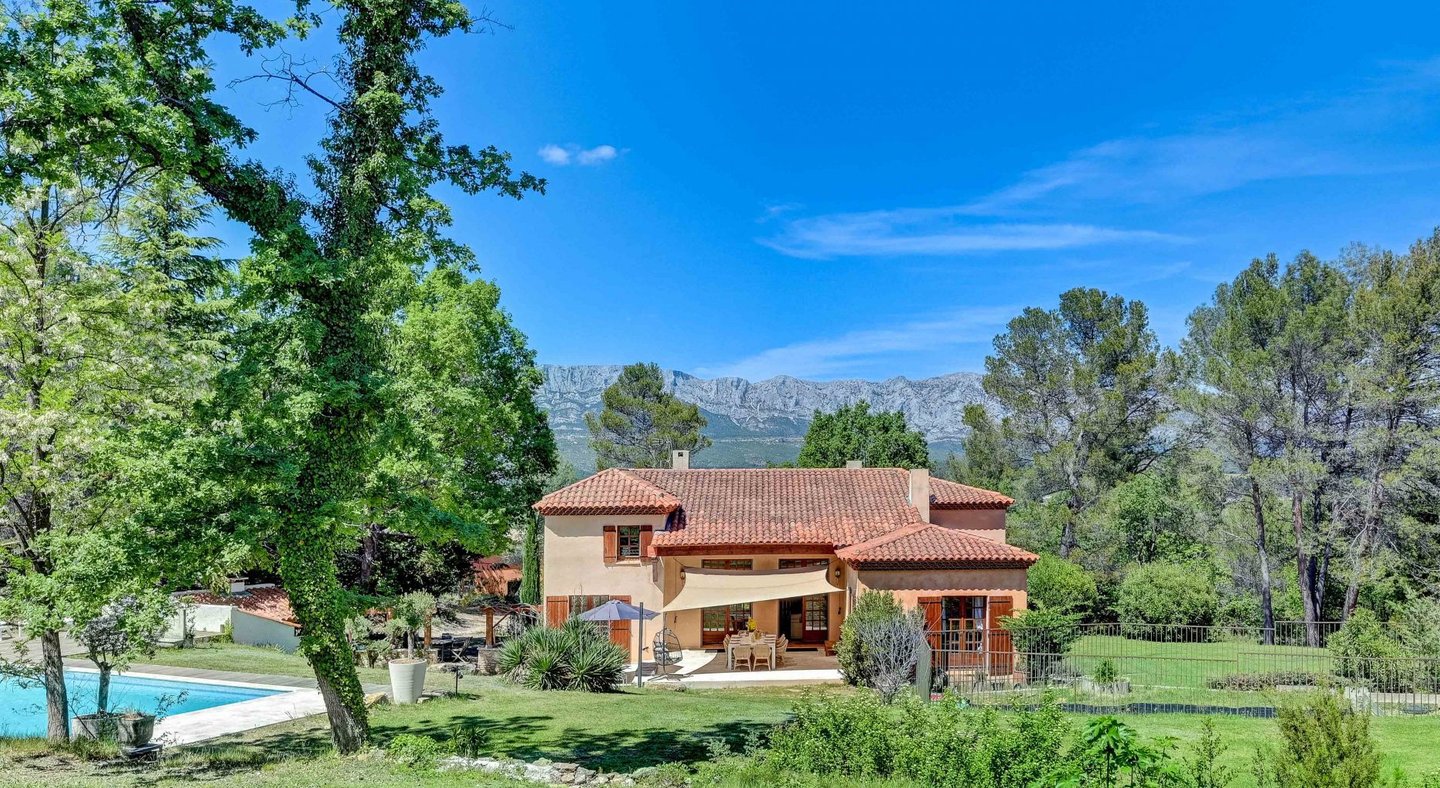 Maison en Provence avec vue sainte victoire et piscine