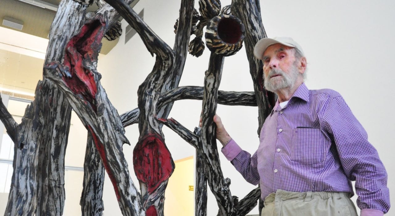 Frans Krajcberg, cuja obra e ativismo ambiental transformaram elementos naturais