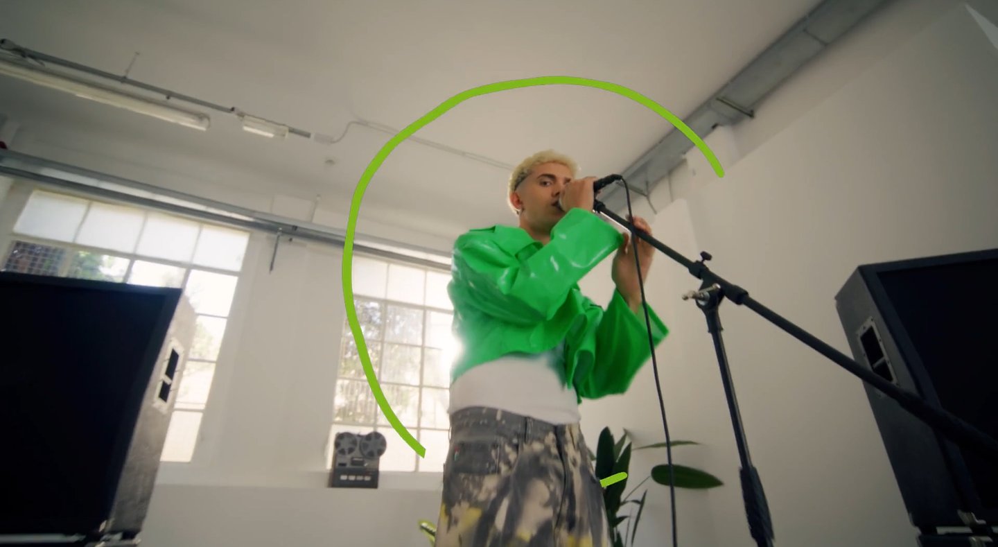 AKA 7even sing for CoopVoce