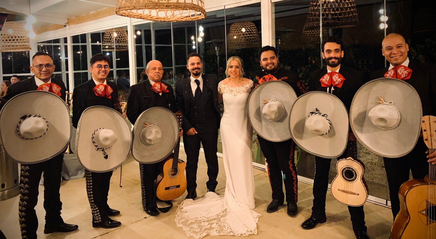 Mariachi Sentimiento Mexicano. Nuestro mariachi aporta elegancia, emoción a las bodas 