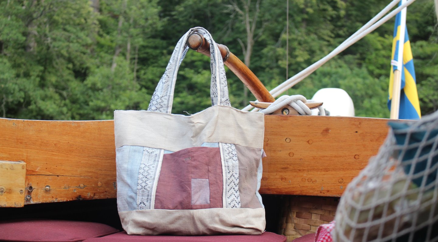 our tote bag from recycled fabric on an old wooden sailboat