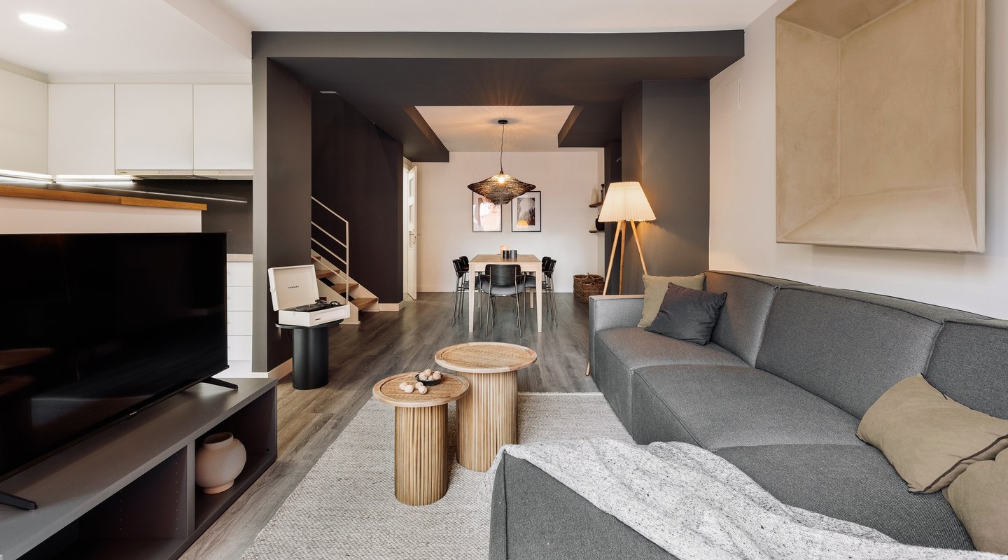 Vibrant living room with natural materials, bold colors, and modern design elements