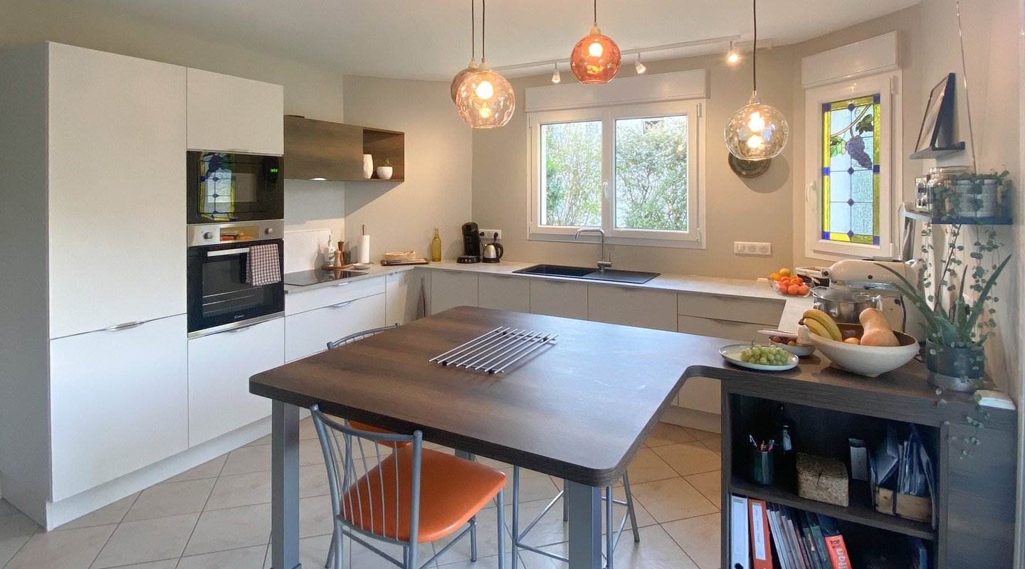 cuisine en U avec ilot central en bois