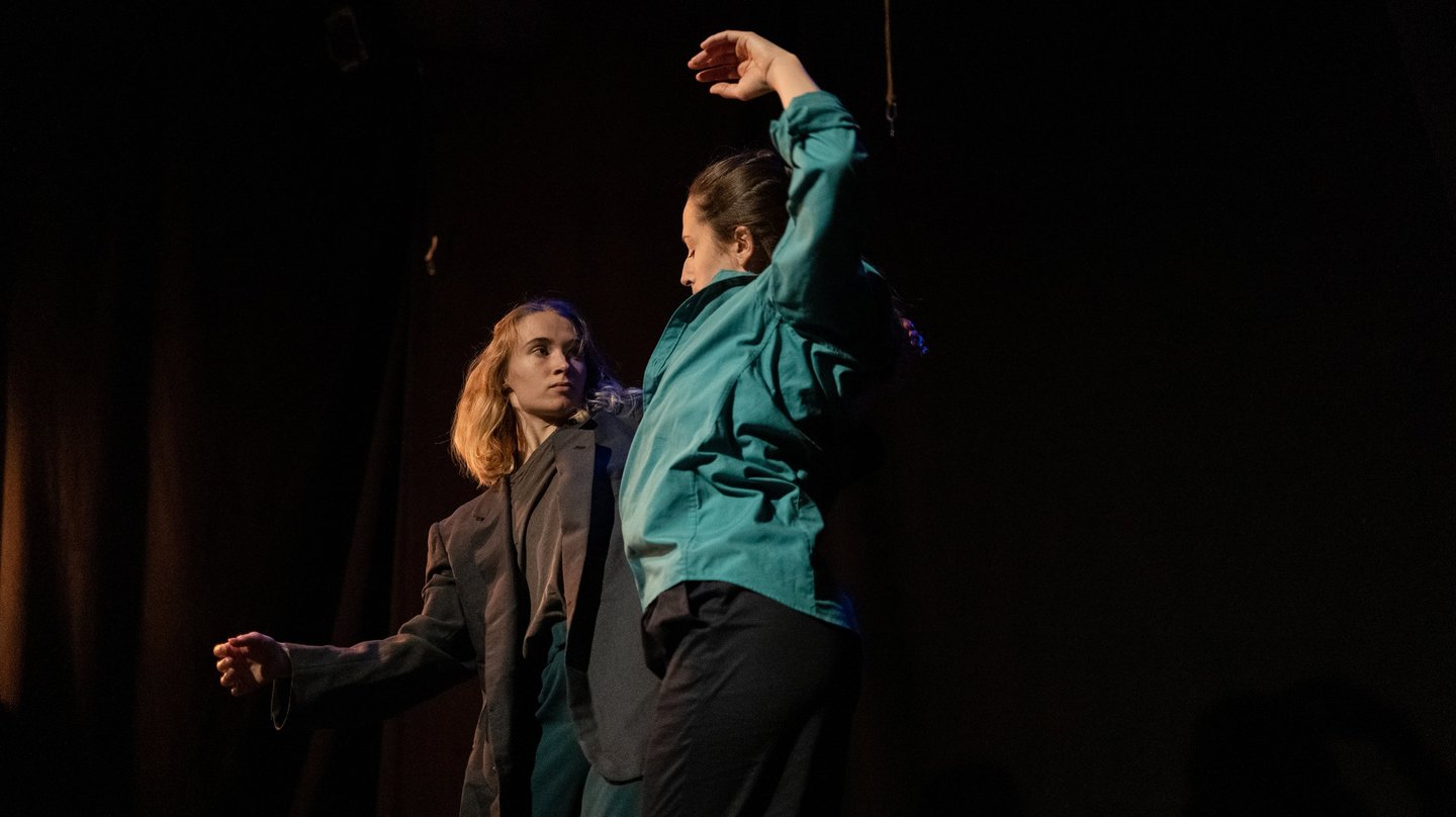 Johanna Spies performing a contemporary dance duet