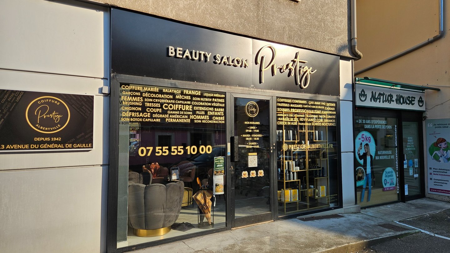 FACADE VITRINE SALON COIFFURE PRESTIGE
