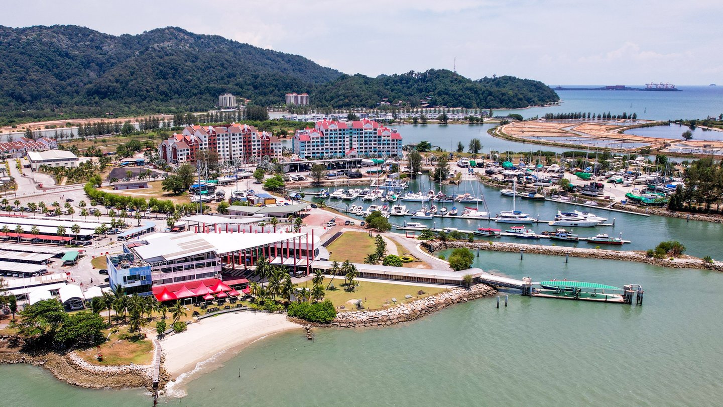 anylodge at marina island pangkor