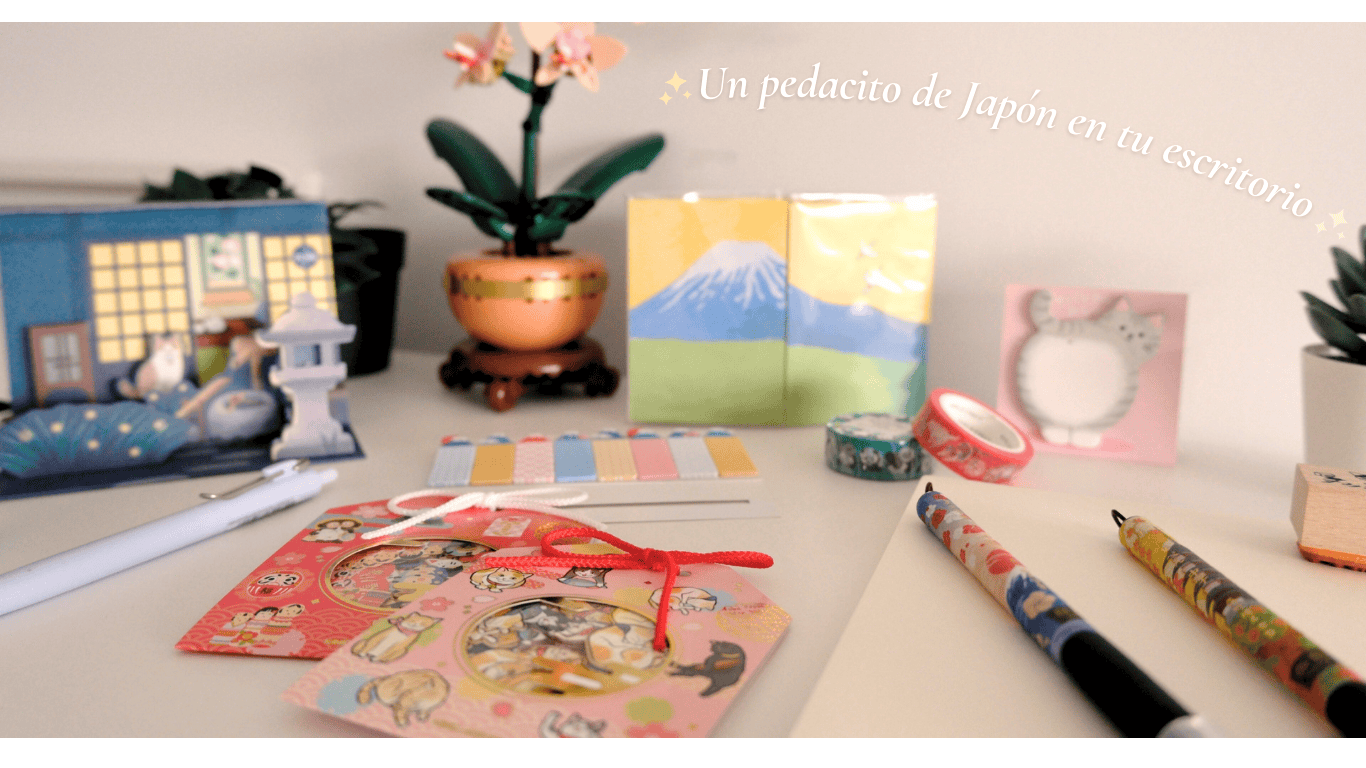 Escritorio con papelería japonesa, postales, post its, washi tapes y artículos originales