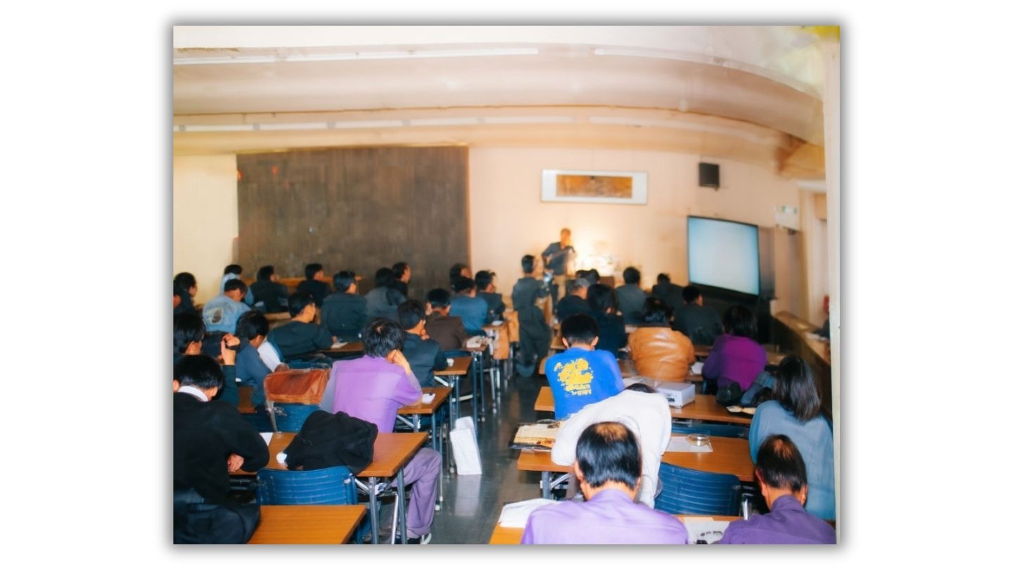 Repórteres, funcionários de revistas e equipes de televisão 