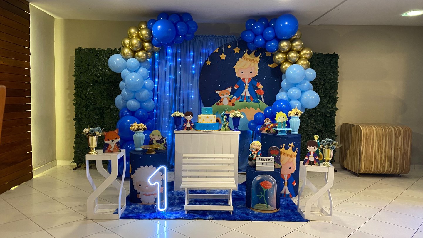 Decoração do Pequeno Príncipe com balões e mesa temática infantil – festa encantadora da Nick Festas