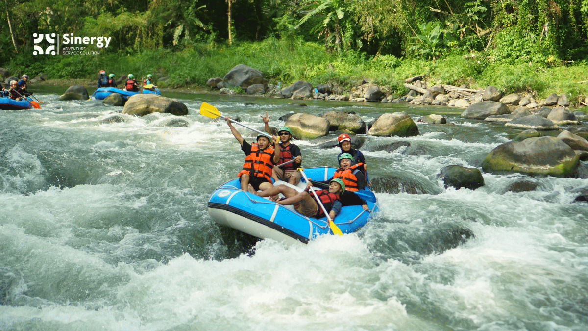 Keseruan Rafting Sungai Elo Magelang bersama Sinergy Adventure