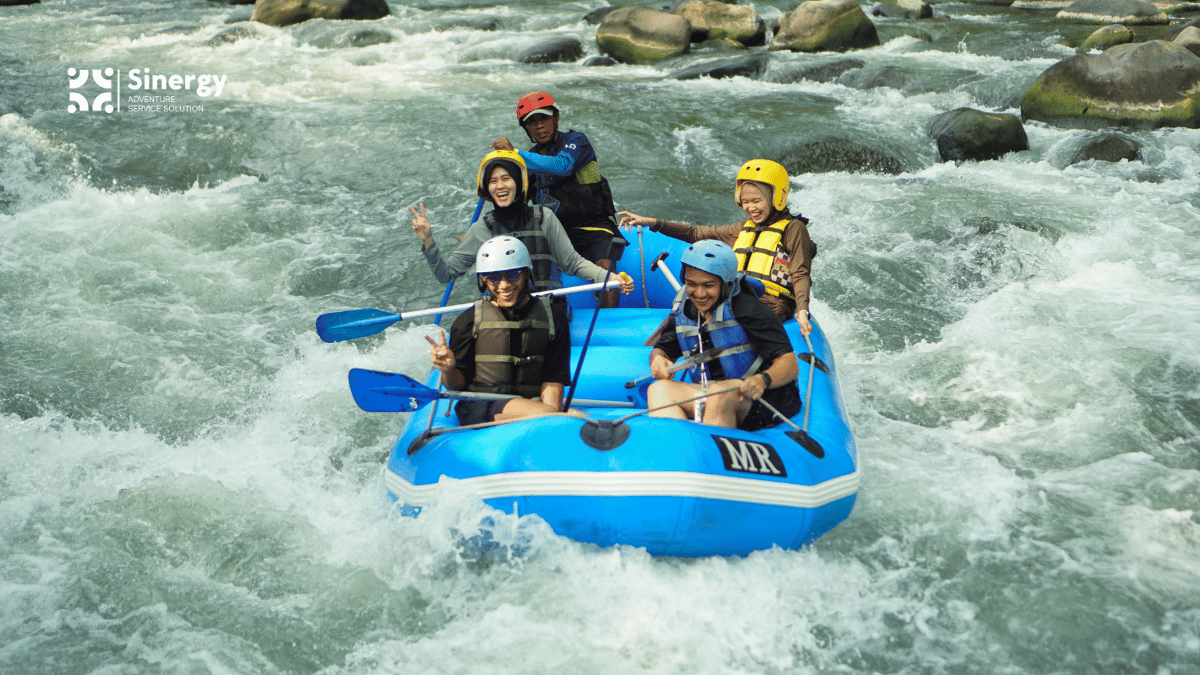 Keseruan Rafting Sungai Elo Magelang 