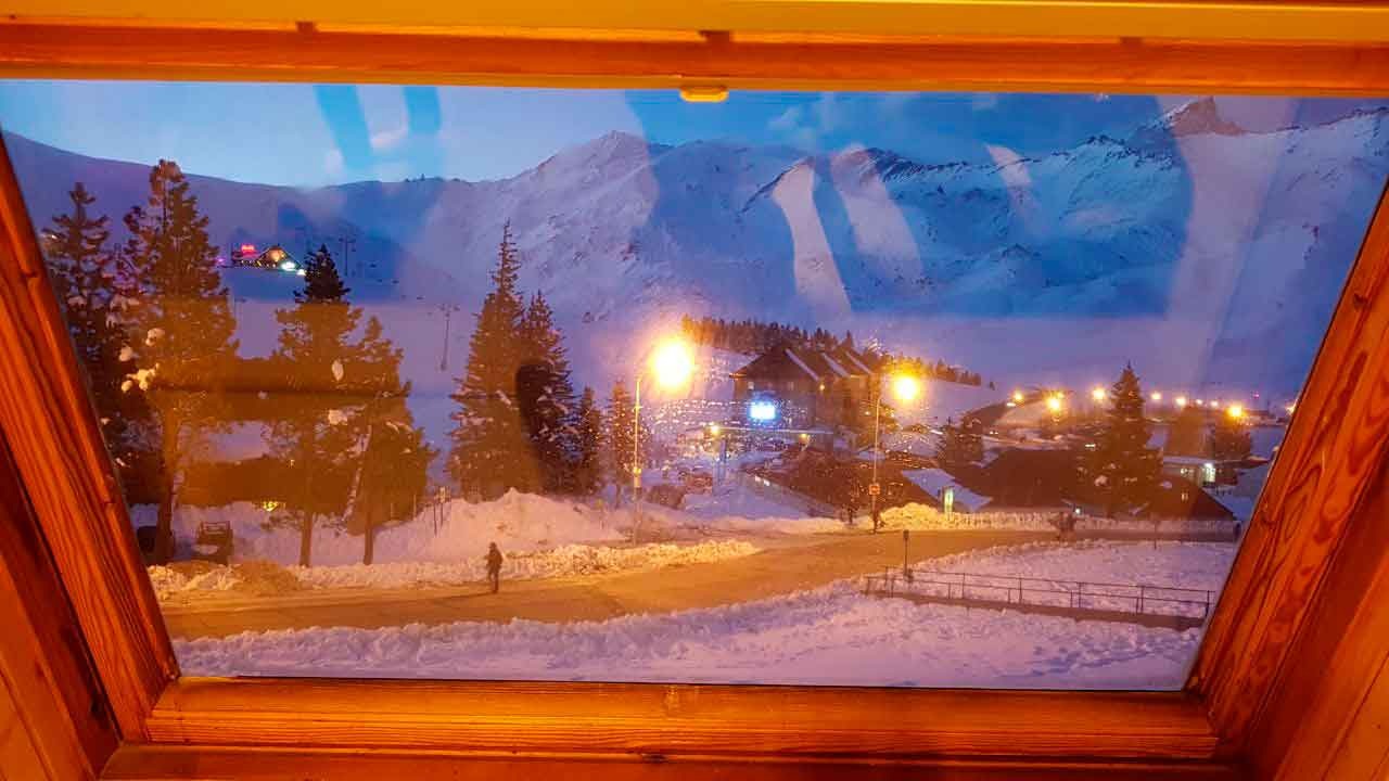 vista directa a las pistas desde edificio Atenas