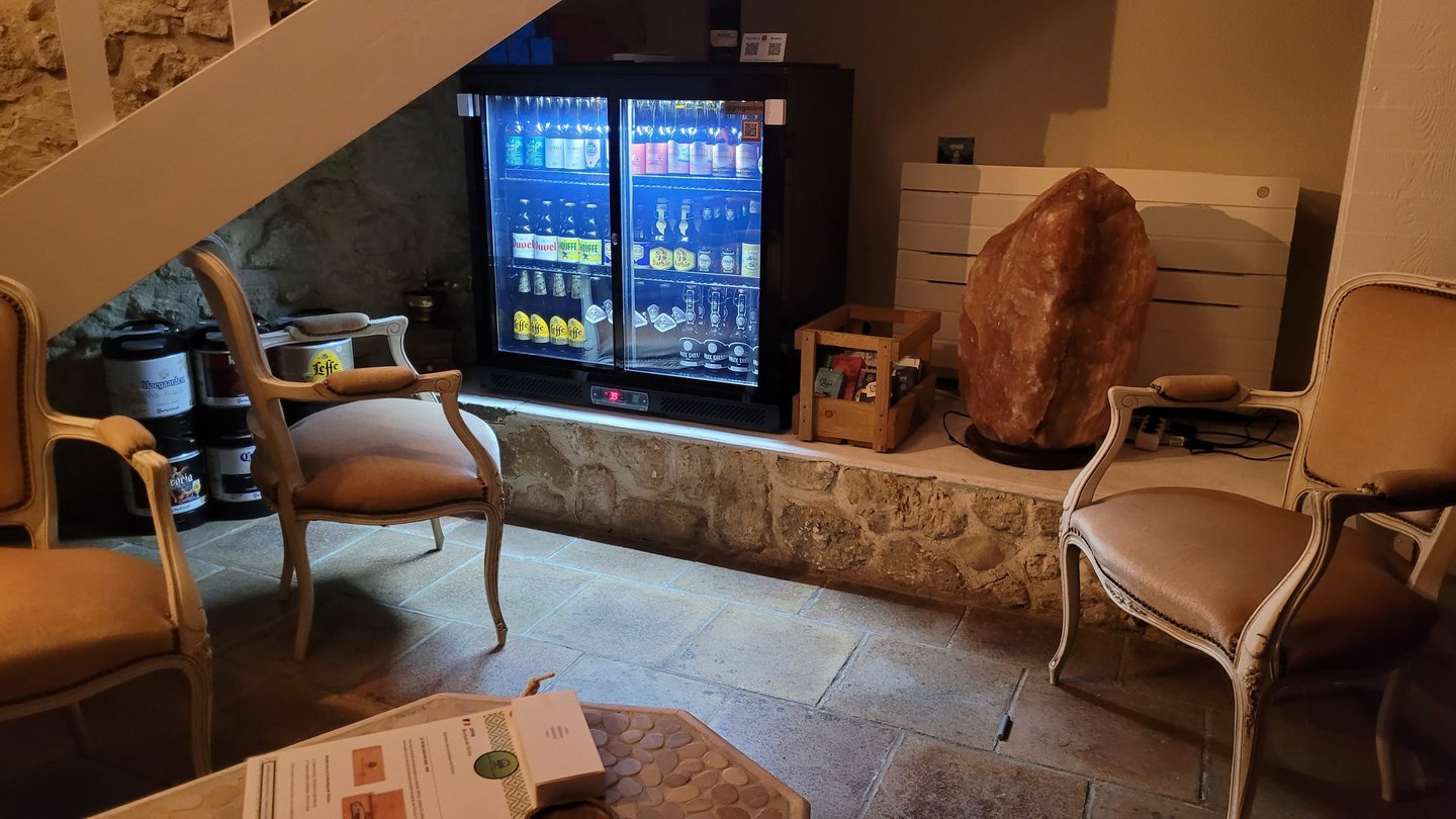 Coin dégustation de bières belges et de Drôme du mas de l'Enclos du Soleil le Vent