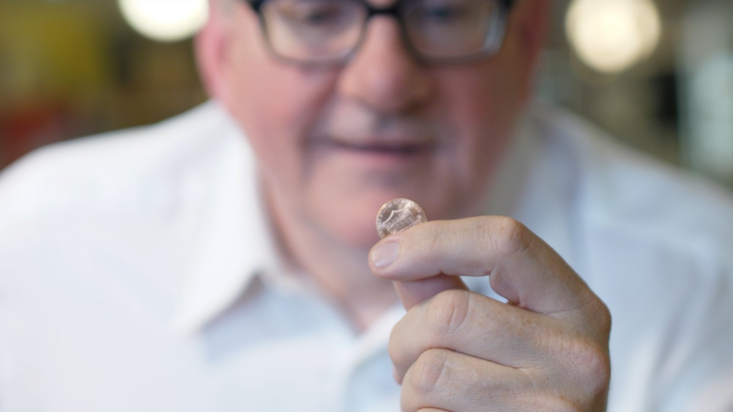 Vint Landindar, Examines Penny, The Perfect Candidate, 2019