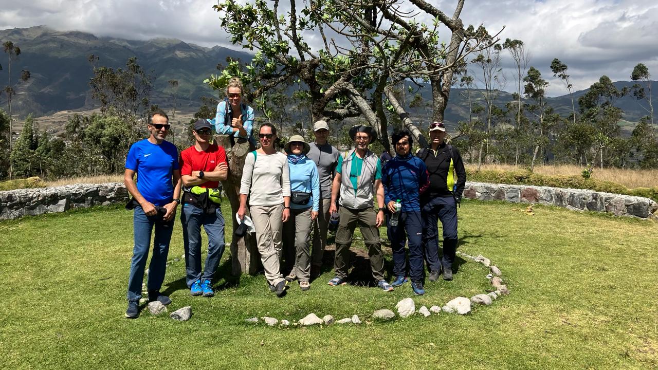 group at the Lechero en Otavalo