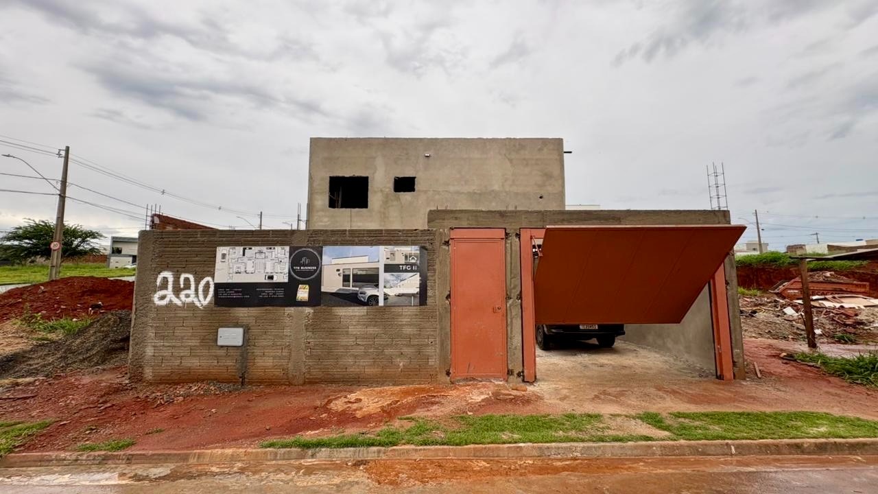 a building with a red door and a sign that says,'do not enter