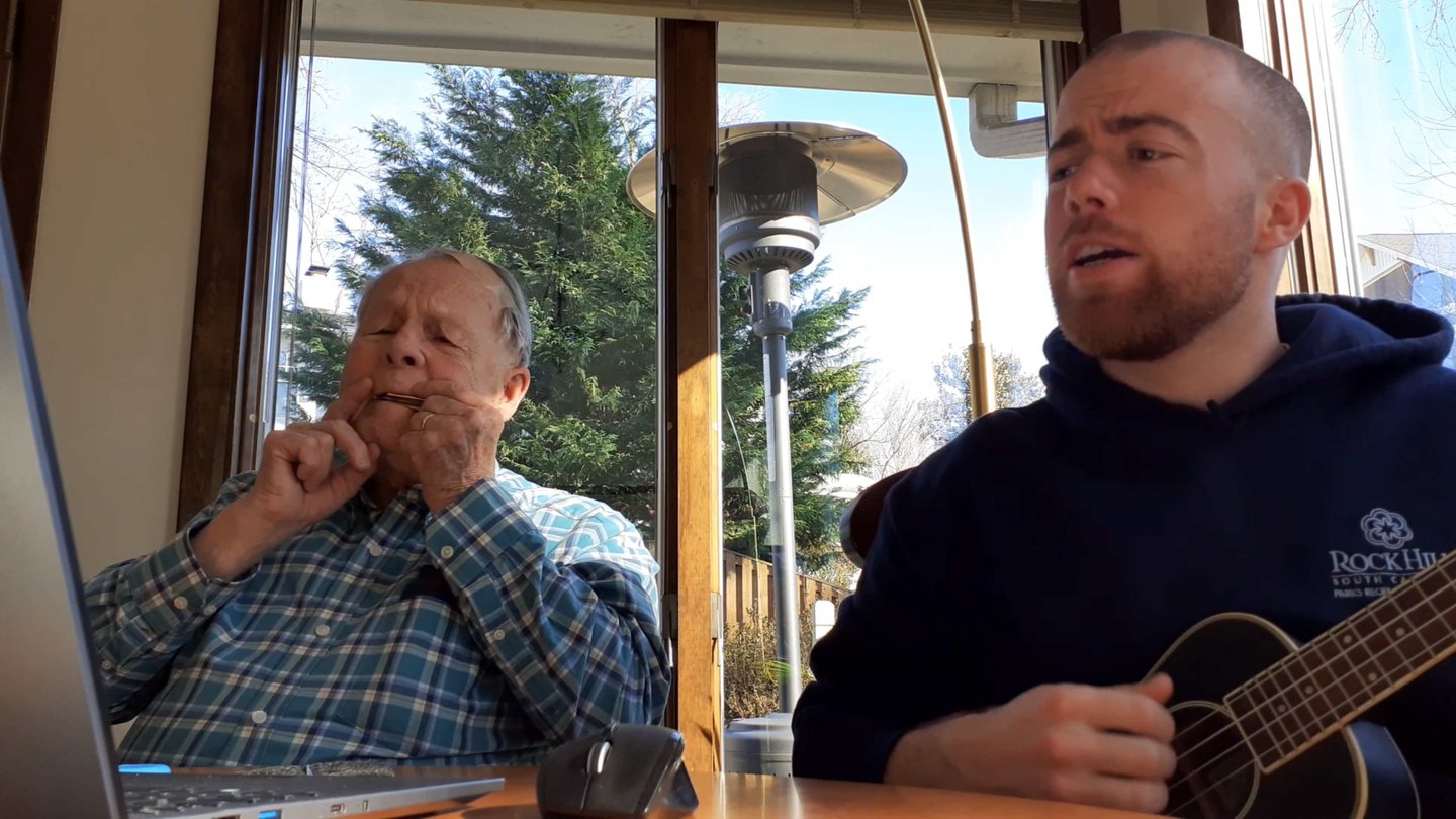 Ein Liedchen mit Opa singen