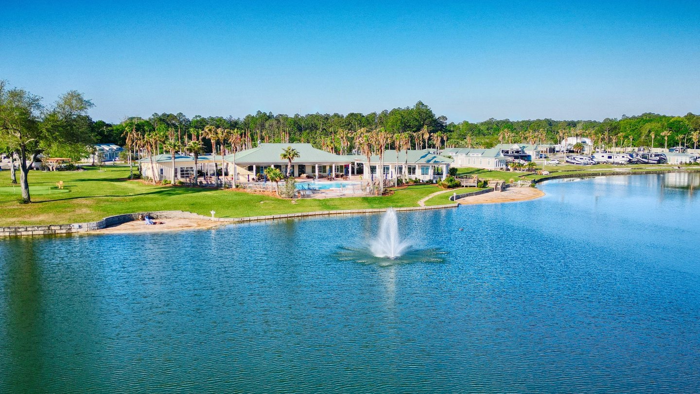 Lake Osprey RV Resort: 193 RV sites, pool, clubhouse, lake views, near Gulf Shores beaches.
