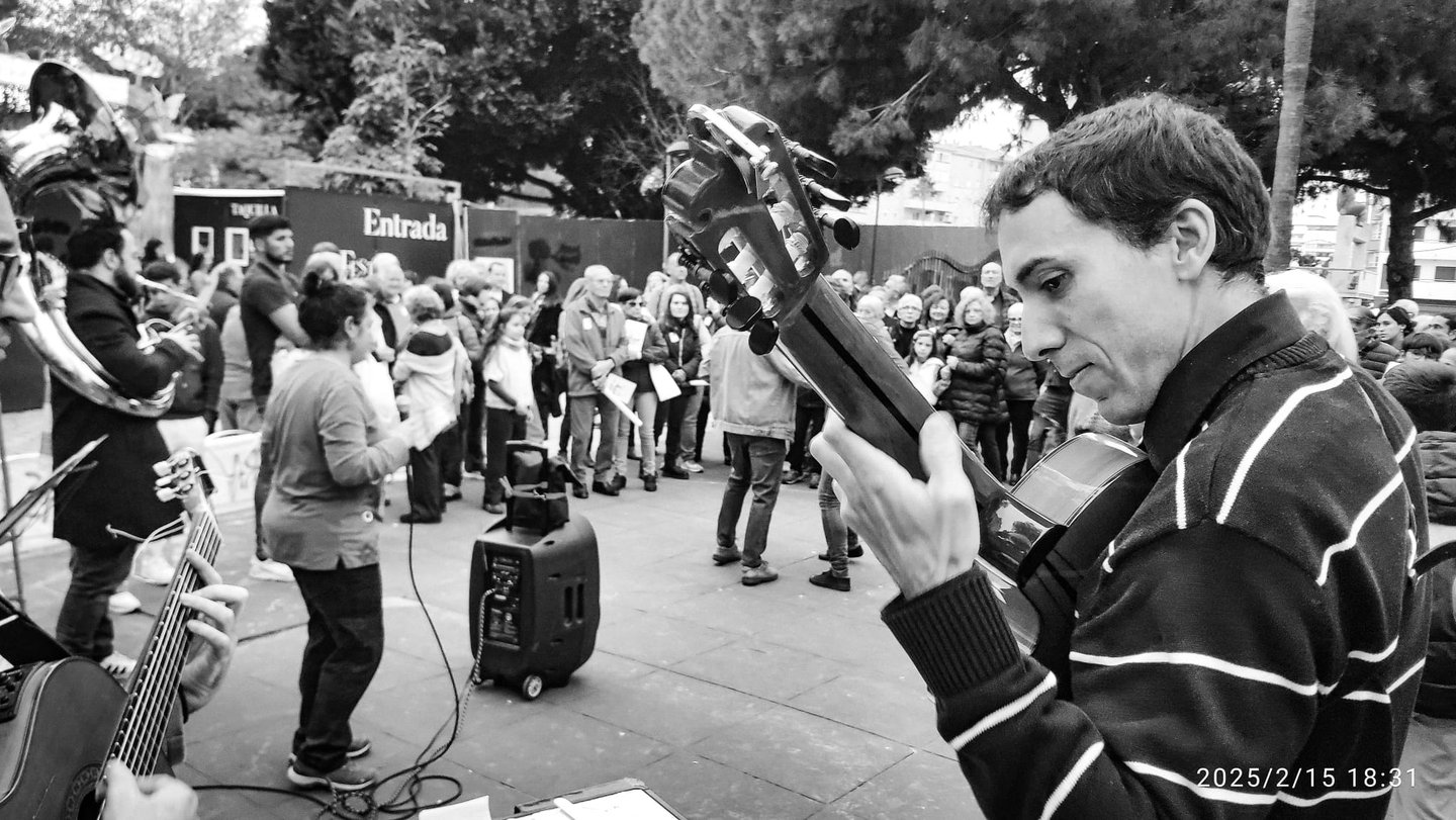 Paco Lomeña en solidaridad con el movimiento vecinal en contra del cierre del Parque del Oeste.