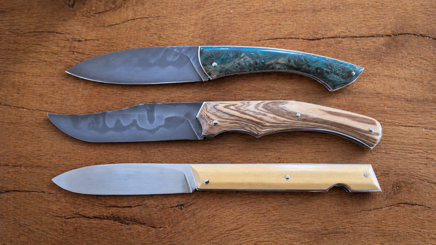 Collection de couteaux pliants artisanaux