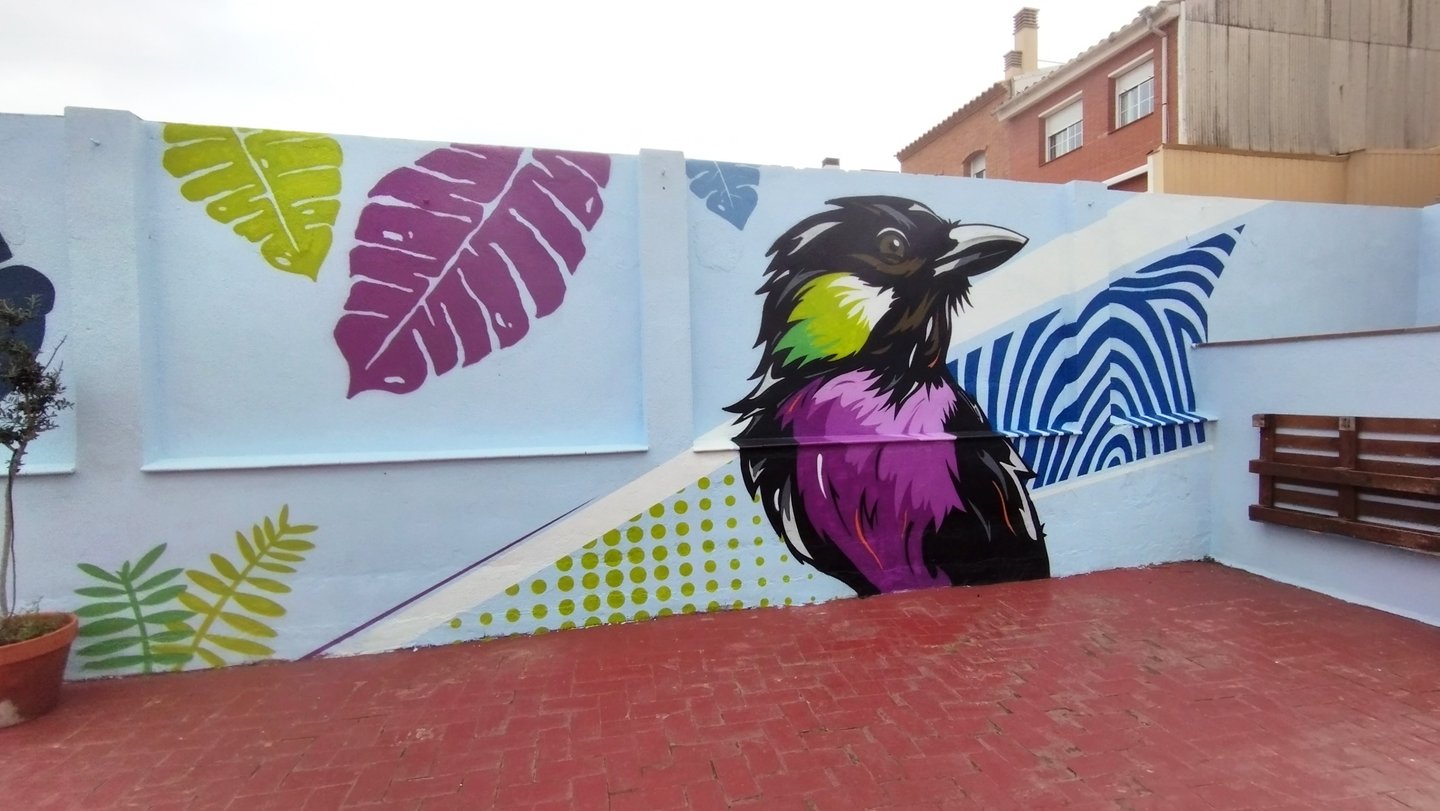 mural escuela pájaros abstracto colores