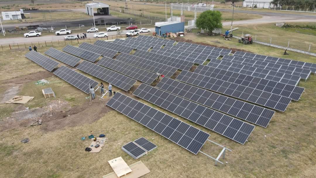 parque solar fotovoltaico instalado por adn sustentable en saenz peña chaco