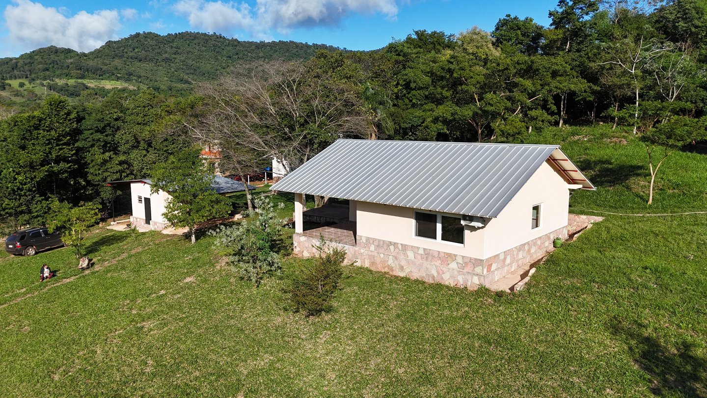 Bungalow mit großem Garten & Bergblick – Mietobjekt in Colonia Independencia