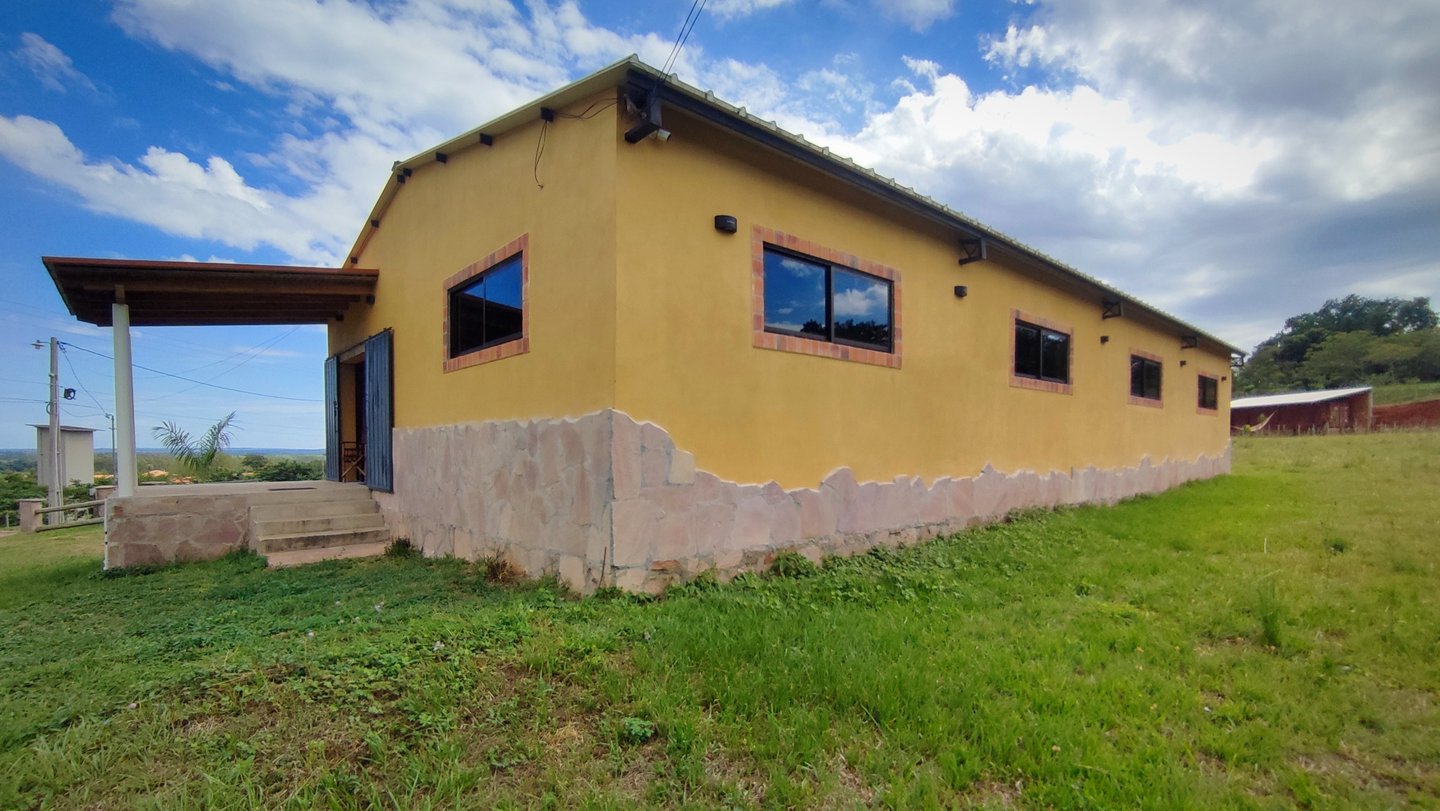 Gewerbehalle in Independencia / Planta Urbana