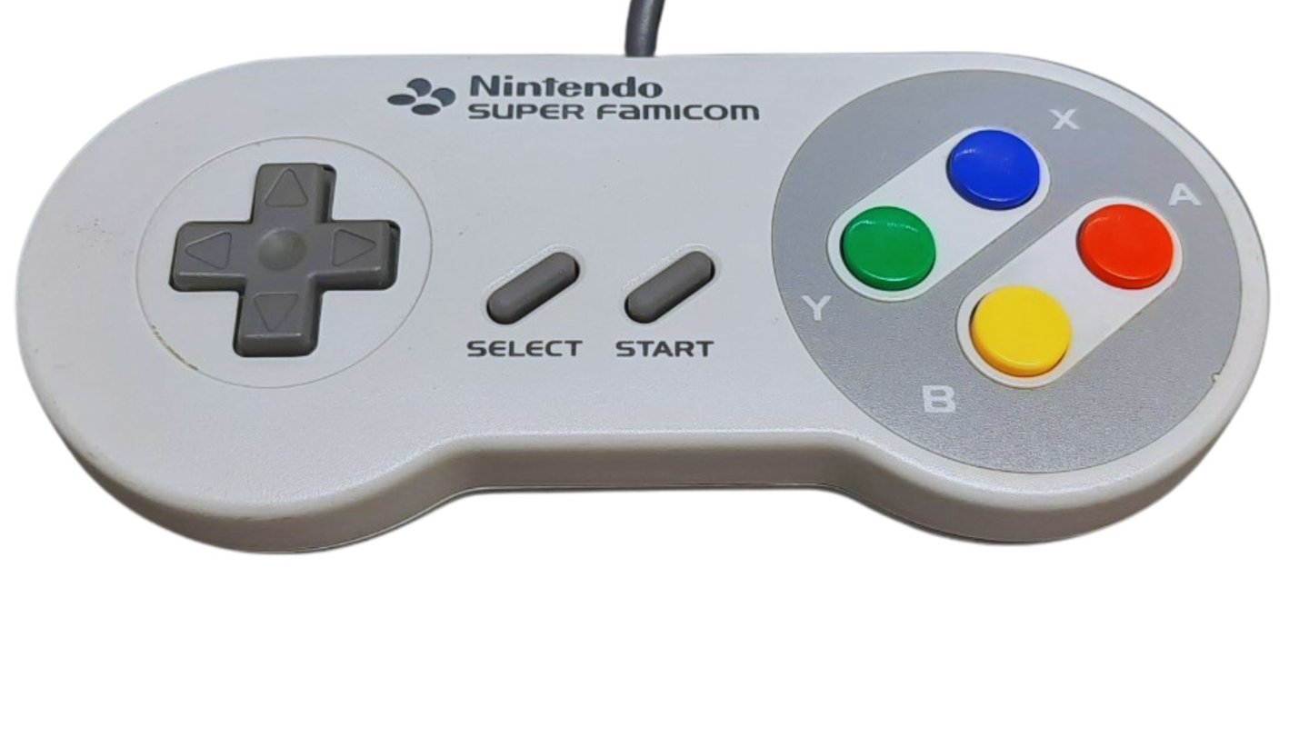 Controle oficial do Super Famicom com botões A, B, X, Y — não ABCD