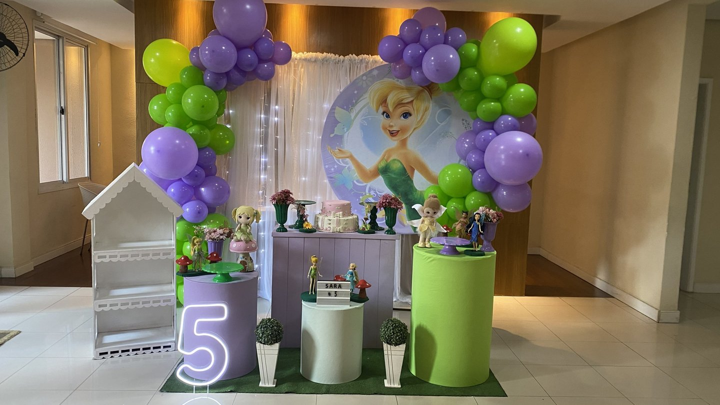 Decoração infantil Sininho na Freguesia do Ó com balões verde e lilás