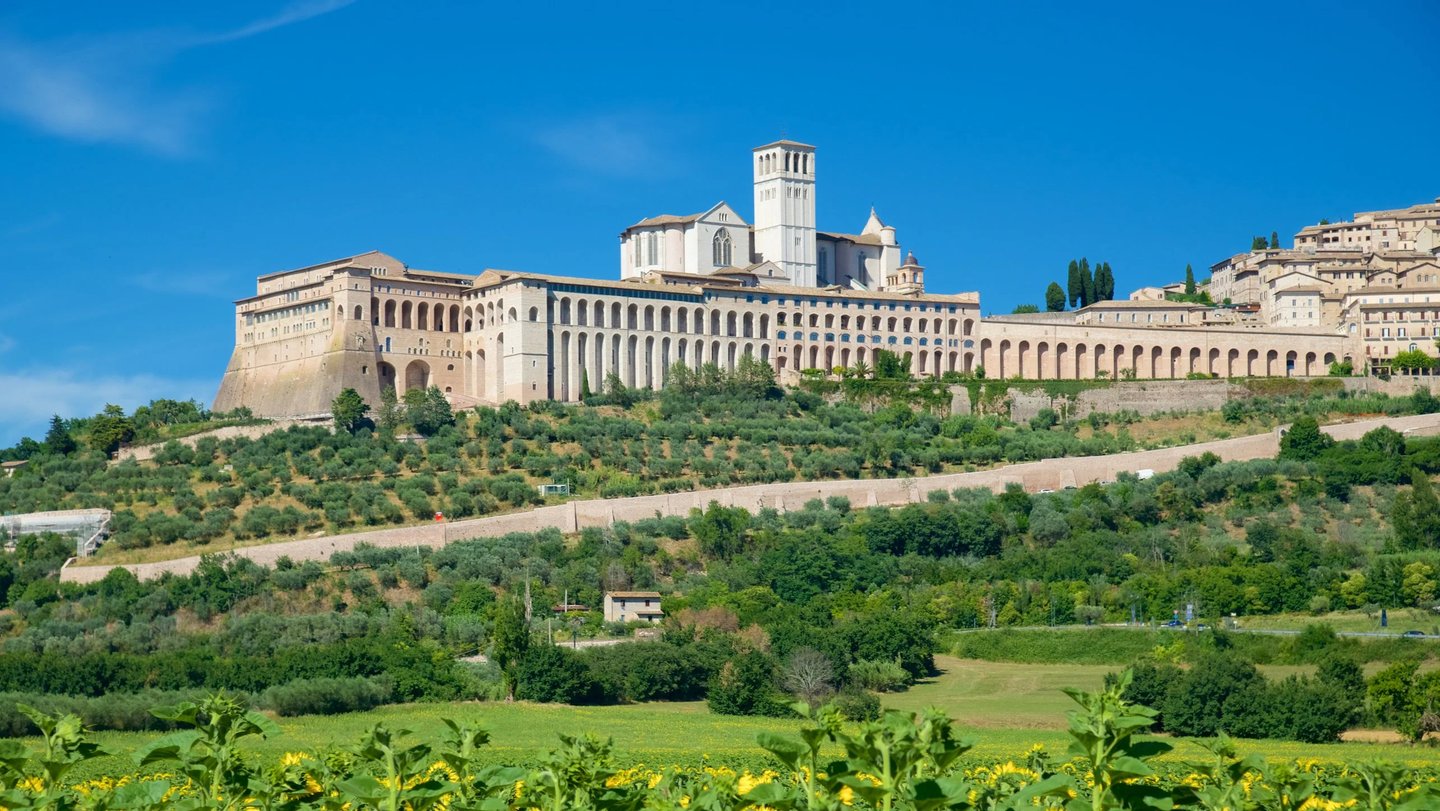 Assisi basilica francescana spiritualità arte Umbria