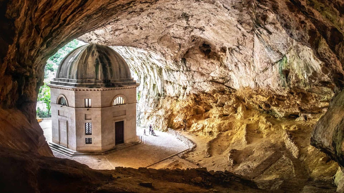 Grotte spettacolari sotterranee da visitare Marche