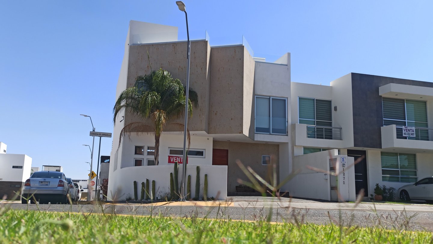 fachada de casa en venta en condesa juriquilla, cumbres del lago, queretaro
