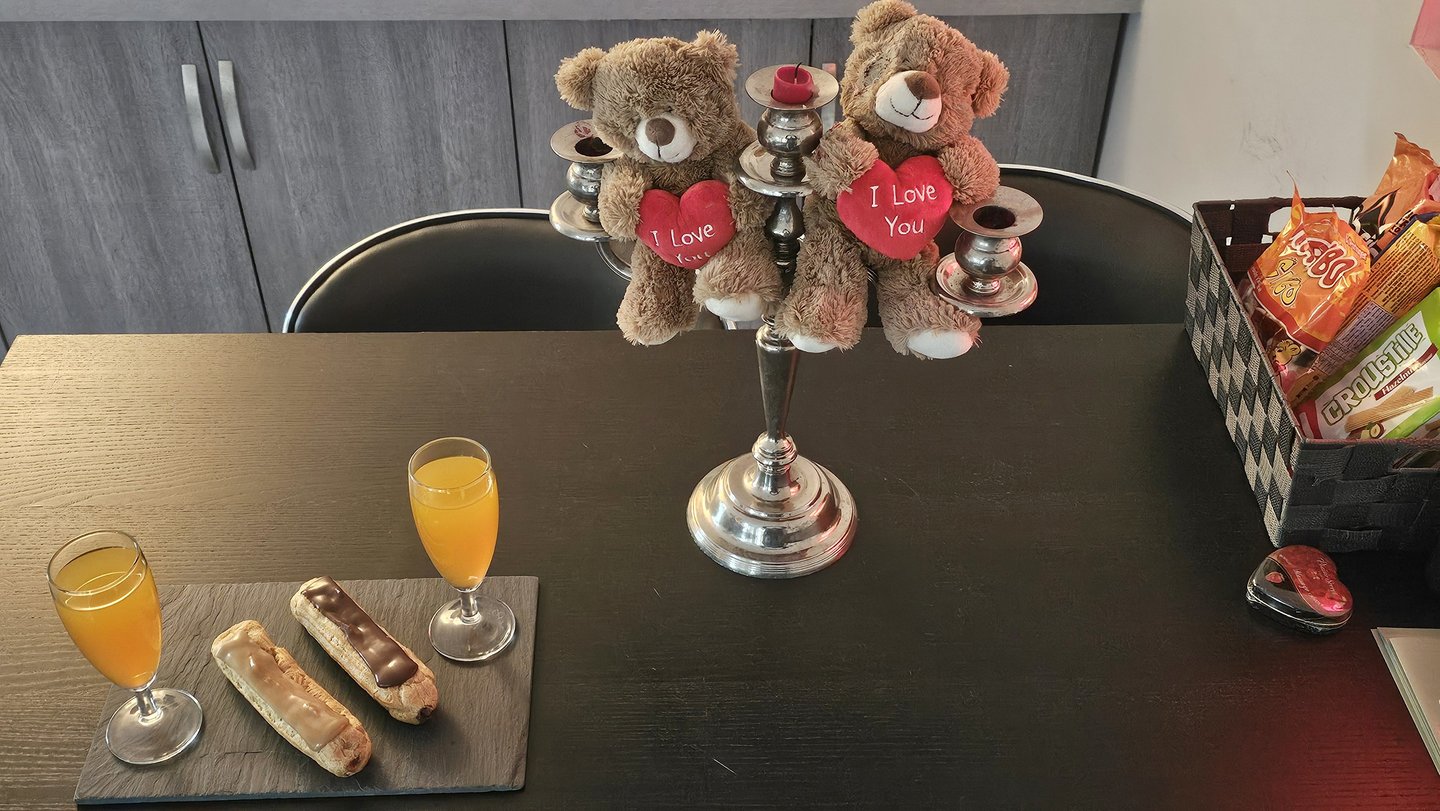 Gîte de luxe avec spa et sauna à Strasbourg - Hôtes et Demeures - verre de bienvenu