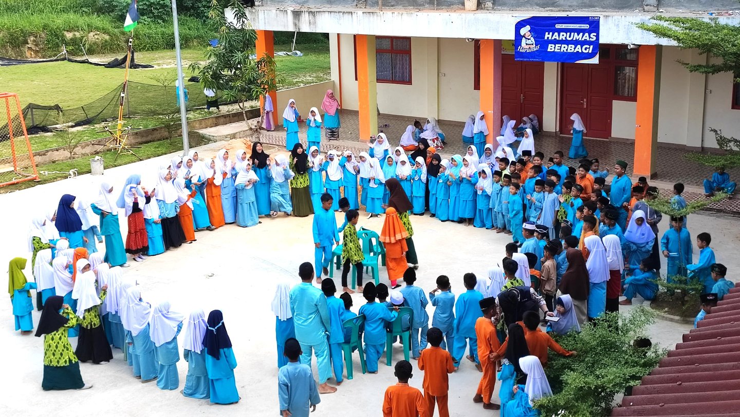 SD Juara Batam Harumas Berbagi PT Usaha Kiat Permata CSR