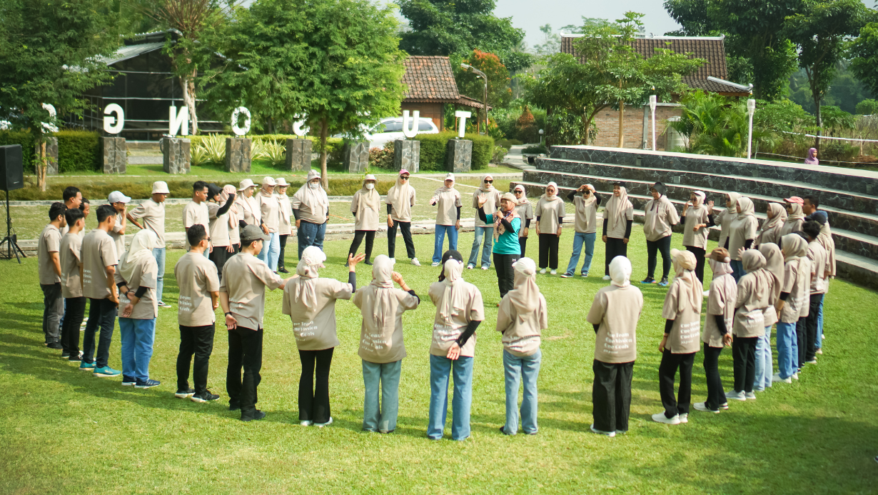 Suasana outbound Jogja penuh kebersamaan, dengan berbagai aktivitas yang mempererat hubungan tim