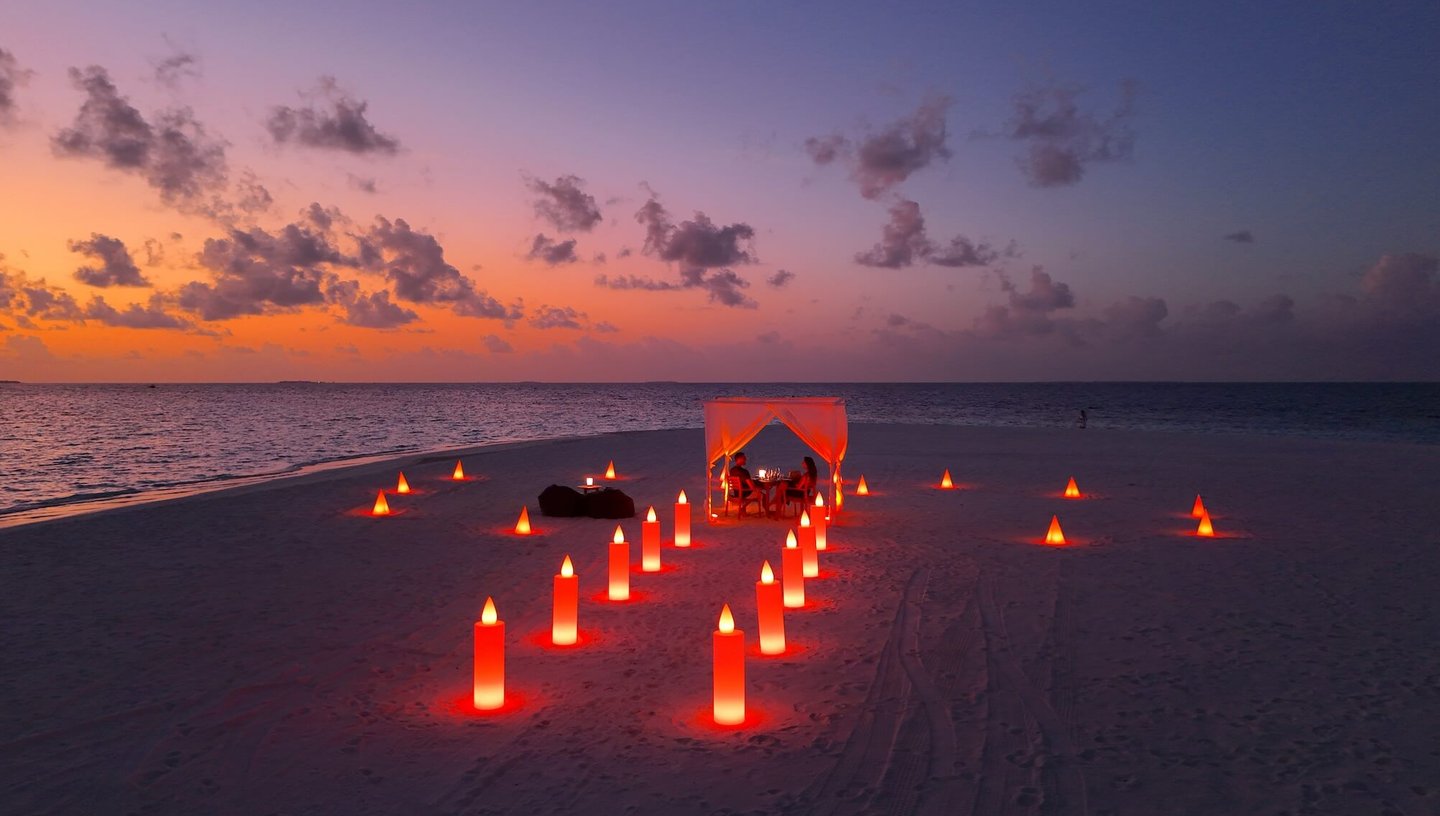 Anantara Kihavah Maldives private beach dinner