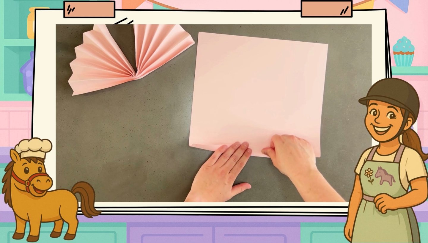 Frau faltet Bastelkarton zu einem Fächer