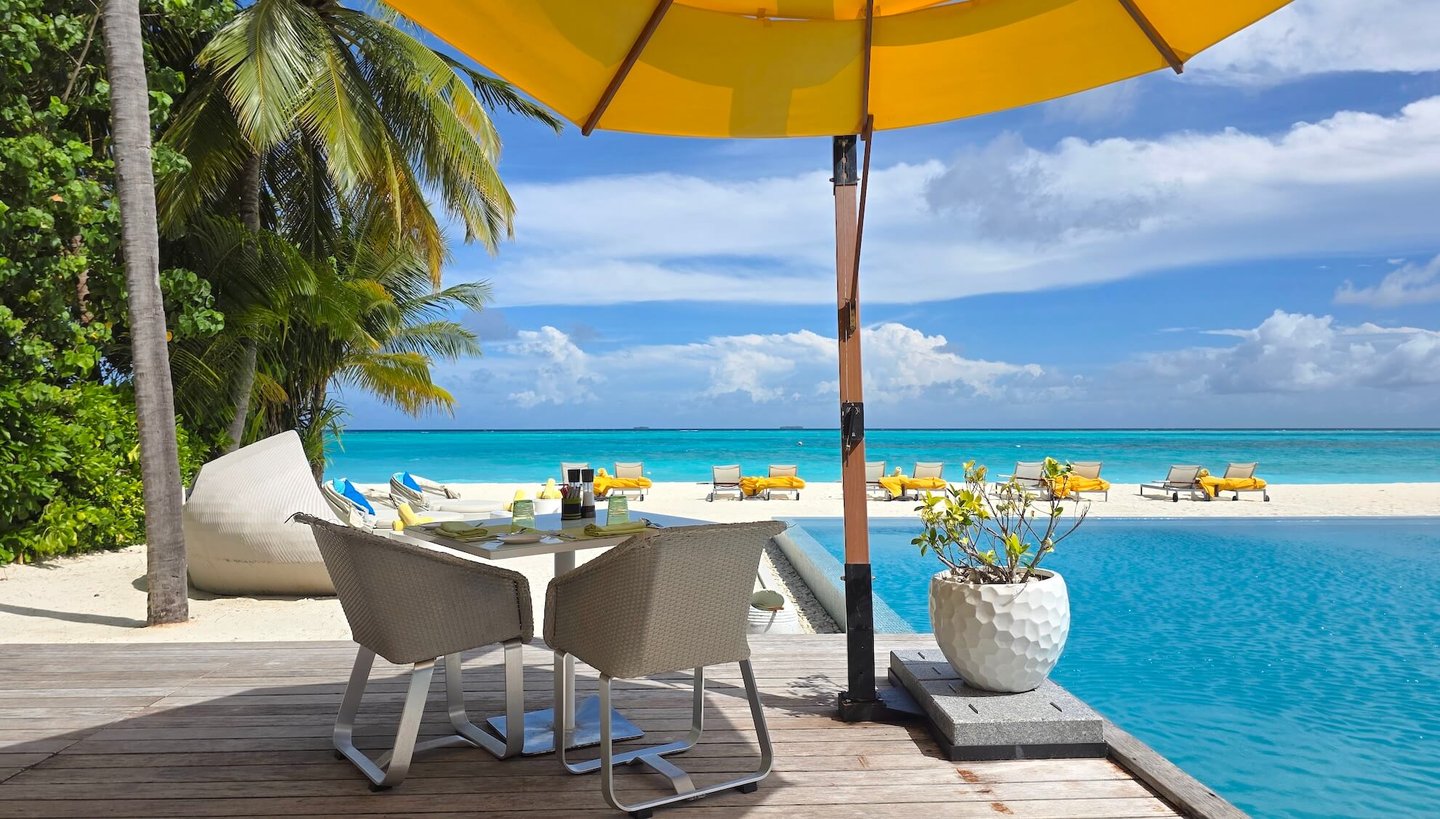 Niyama Maldives pool dining