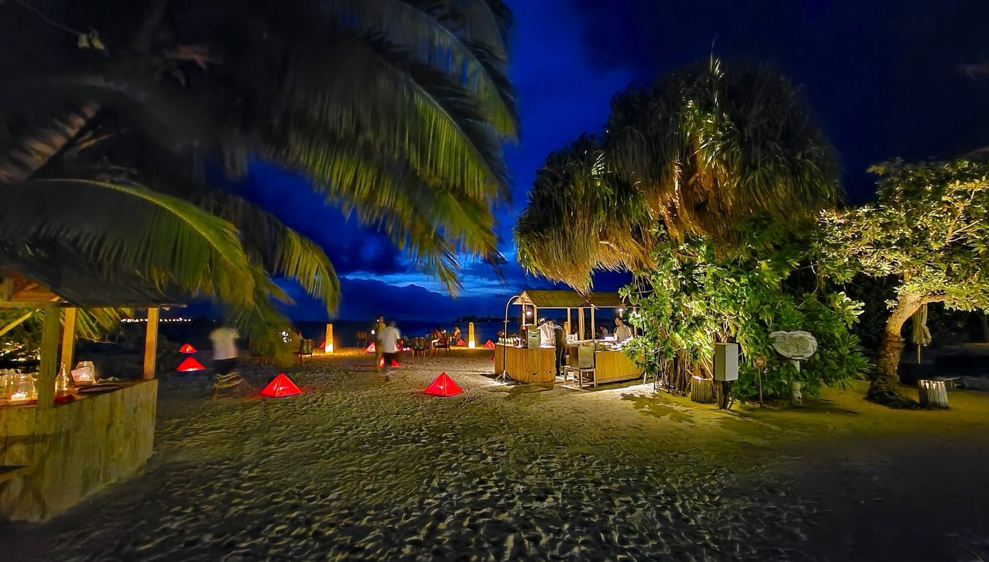 Six Senses Laamu Maldives beach dinner