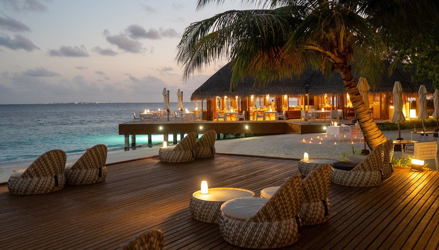 Huvefen Fushi Maldives celcius restaurant sunset