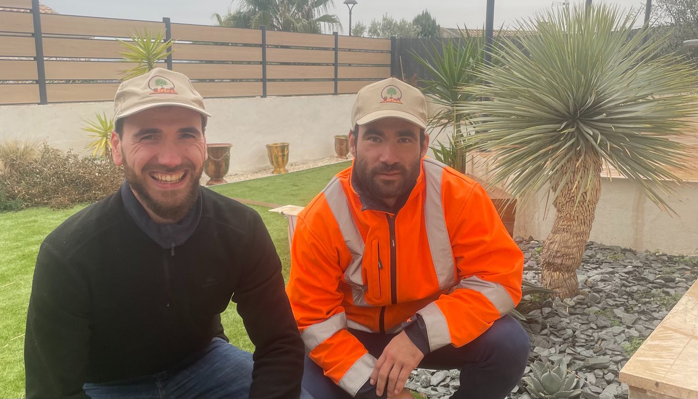 Équipe de paysagistes professionnels de LCJ Aménagements en intervention à Montpellier