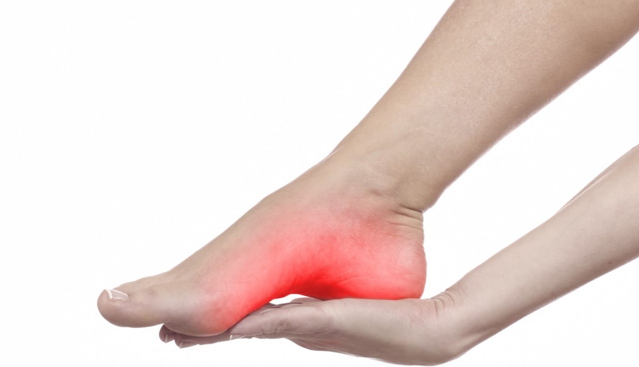 fascite plantar, dor nos pés, sola do pé, dor, sensibilidade