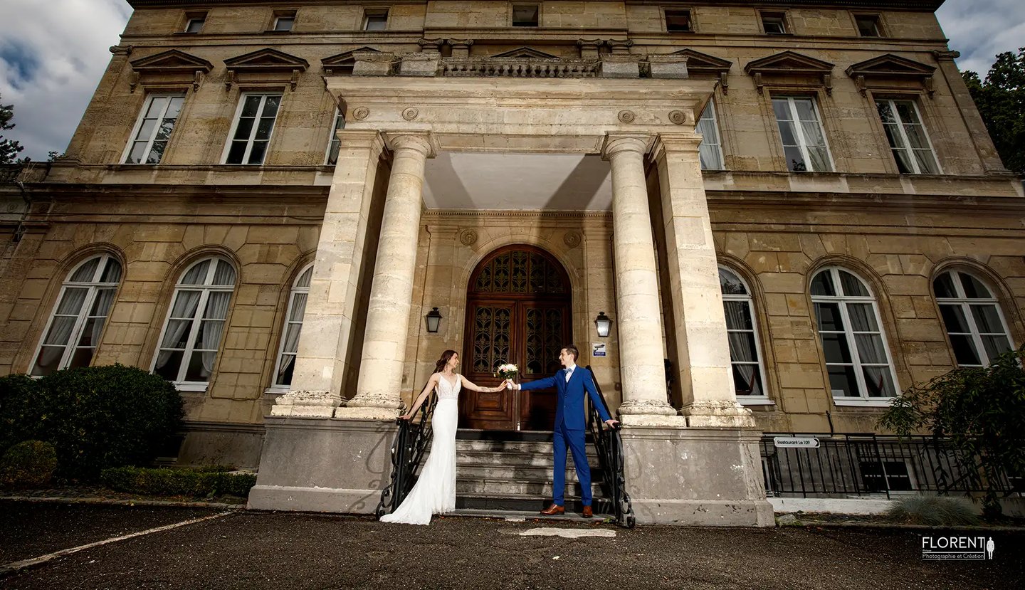 sublime-seance-couple-mariage-avec-bouquet-devant-chateau-fenelon-lille-cambrai-calais-arras-superbe-florent-photographe-mari