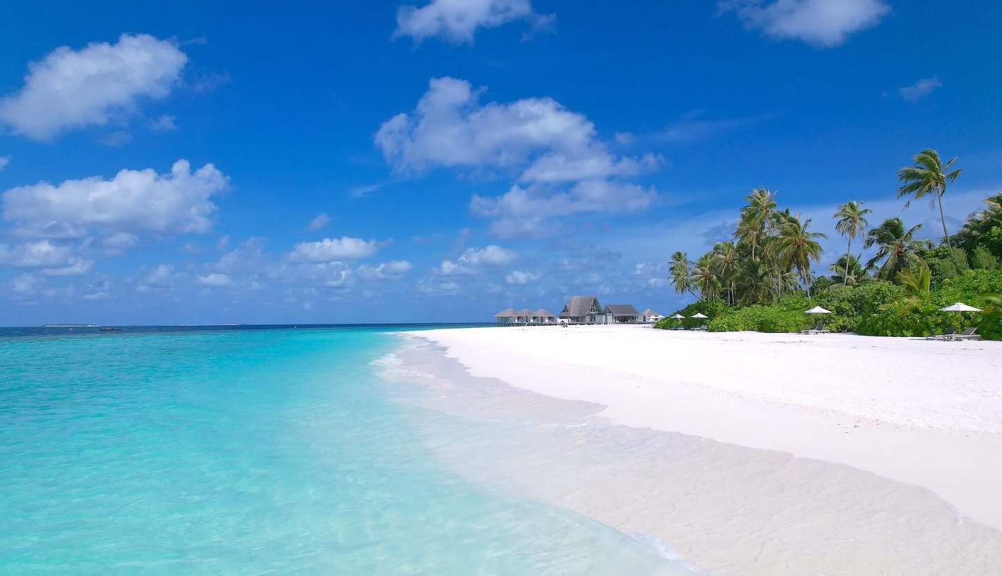 Anantara Kihavah Maldives beach