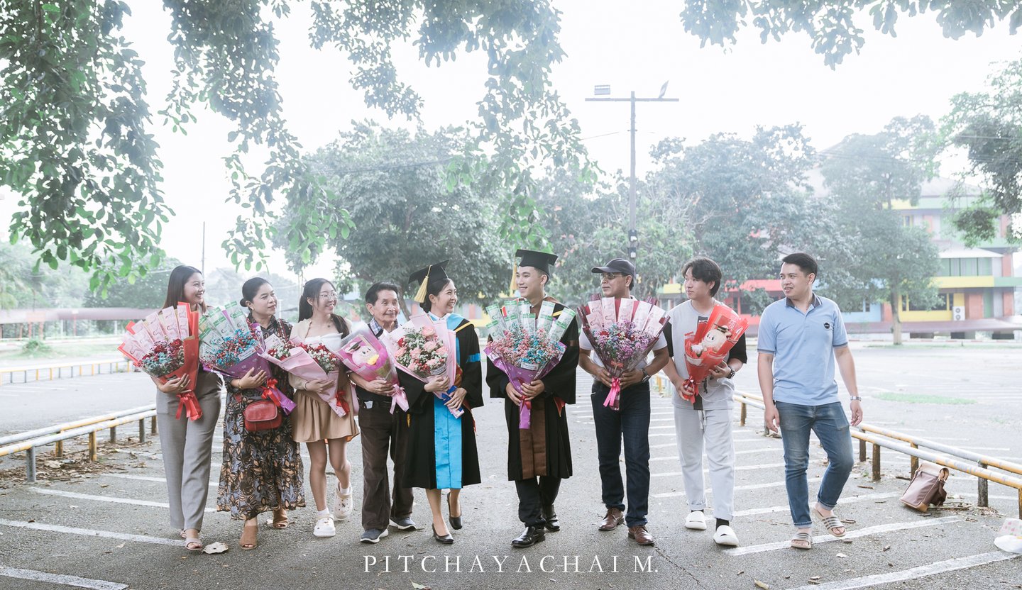 ช่างภาพรับปริญญาน่าน และถ่ายรูปครอบครัว บันทึกความสำเร็จสุดอบอุ่น